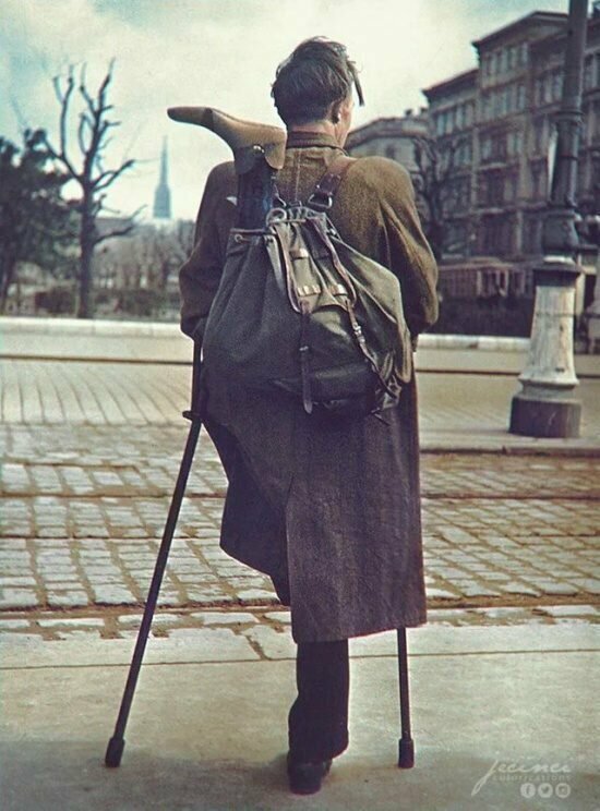 Пленный солдат возвращается на Родину. Австрия. 1946 год.