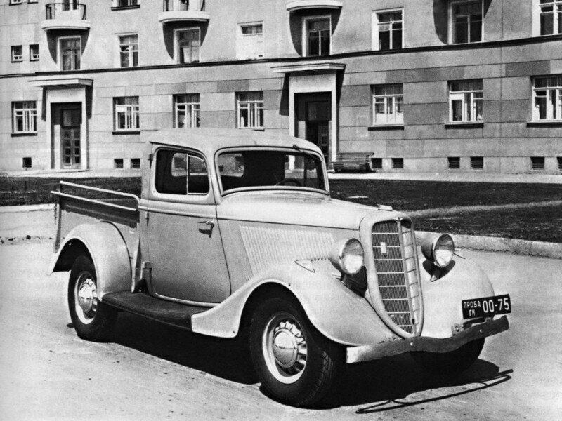 ГАЗ-М415 - серийный пикап на шасси ГАЗ-М1 грузоподъемностью 500 кг, производившийся в 1939-1941 годах