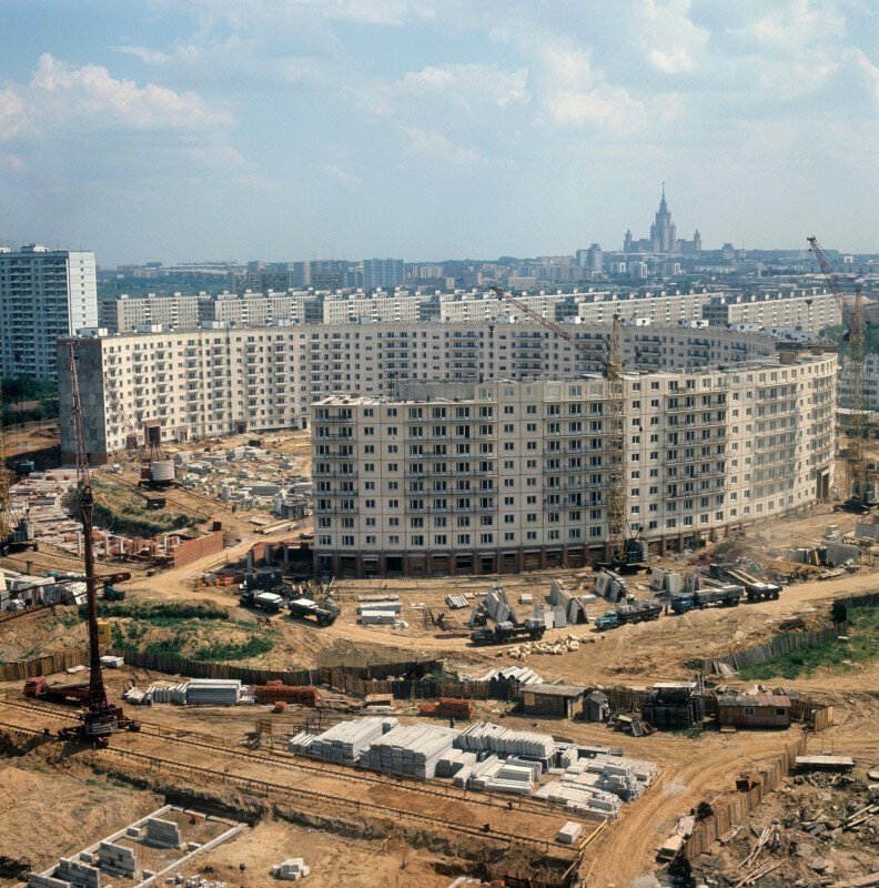 Москва. Строительство круглого дома в Матвеевском, 1972 год