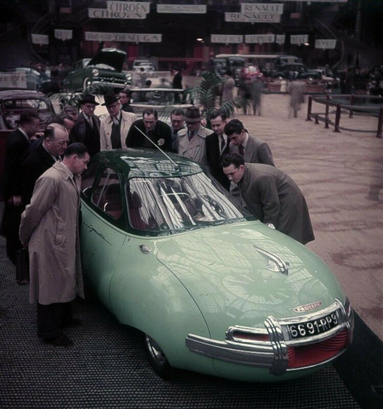 Аэродинамический концепт Panhard Dynavia на Парижском автосалоне 1948 года