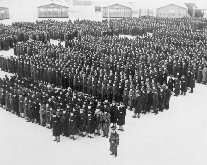 Построение узников концлагеря Заксенхаузен. Ораниенбург. Третий Рейх. Февраль 1941 года.