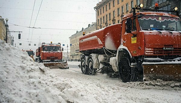 Аномальные снегопады: из Санкт-Петербурга вывезены сотни тысяч кубометров снега