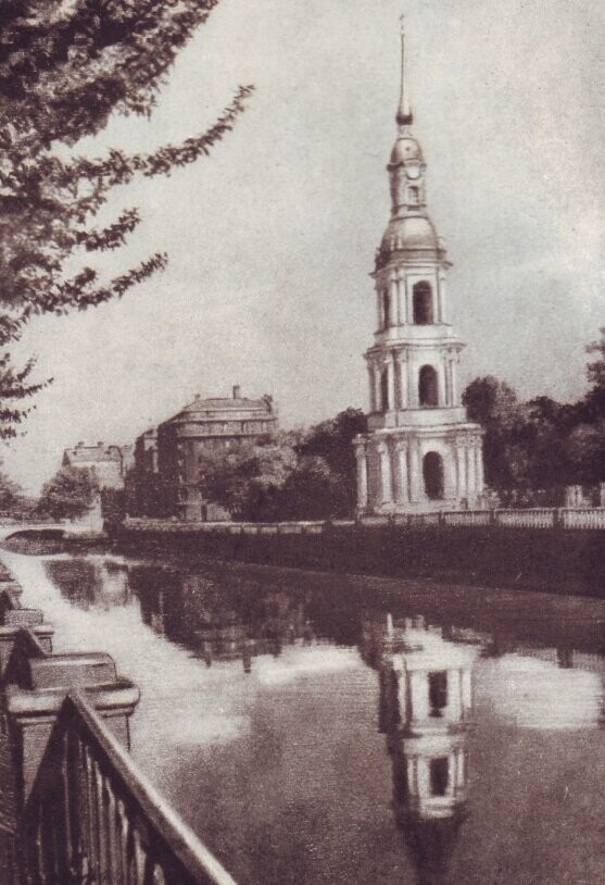 Колокольня Никольского собора на берегу Крюкова канала.