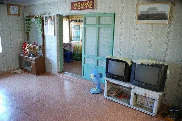 16 реальных фото квартир простых людей в Северной Корее