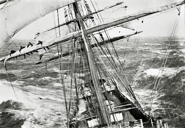 Корабль Garthsnaid во время шторма у берегов Новой Зеландии, 1920 год