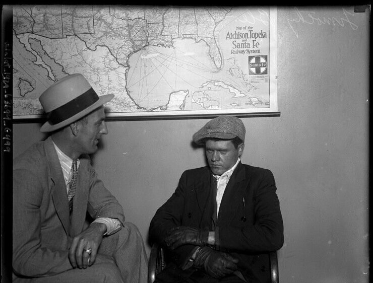 Допрос грабителя банка, пойманного с поличным. Лос-Анджелес. 1932 год.