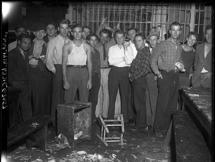 Заключенные в камере одного из полицейских участков Лос-Анджелеса. 1920 год.