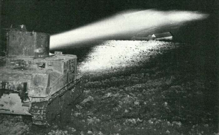 Секретное оружие Второй мировой: танк, который буквально ослеплял врага на расстоянии 2 км
