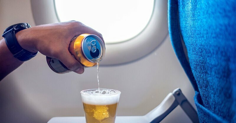 «Аэрофлот» снова начнет угощать пассажиров бесплатным алкоголем