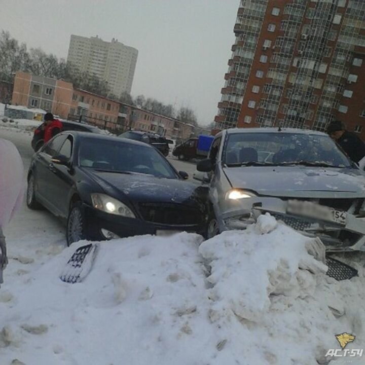 Авария дня. Таксист с пассажирами попал в ДТП