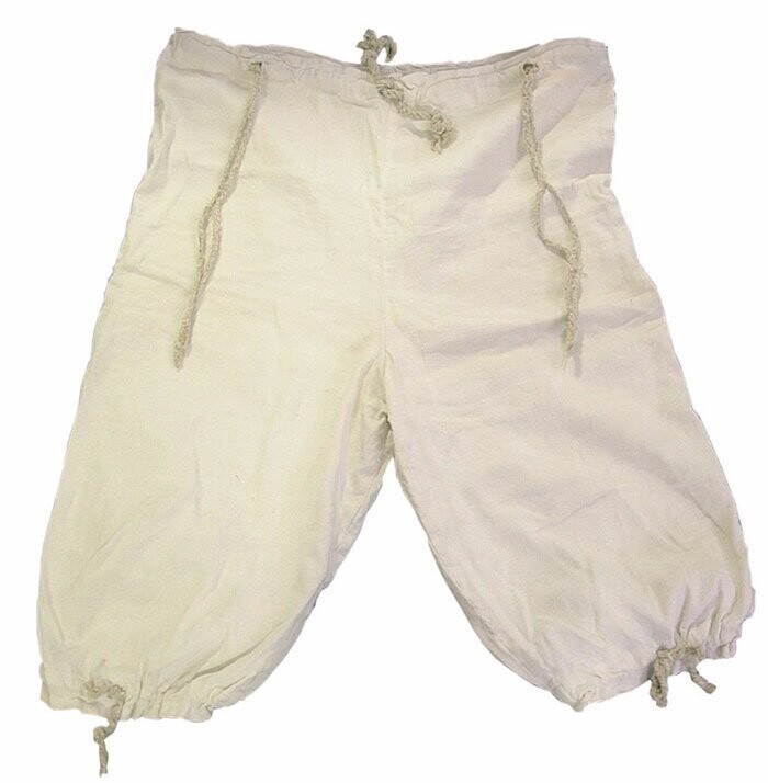 Также археологи нашли вот эти огромные панталоны, но так и не поняли, мужские они или женские