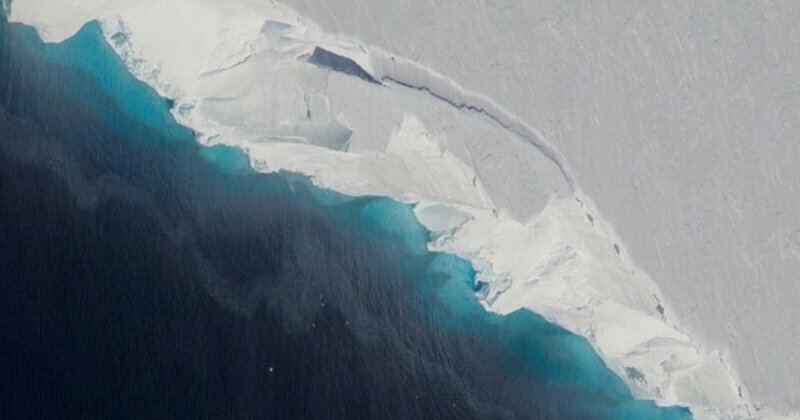 Под Антарктидой разрастается гигантская впадина