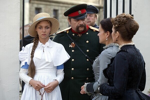 В народе на различных форумах сериал прозвали " Институт распутных девиц".