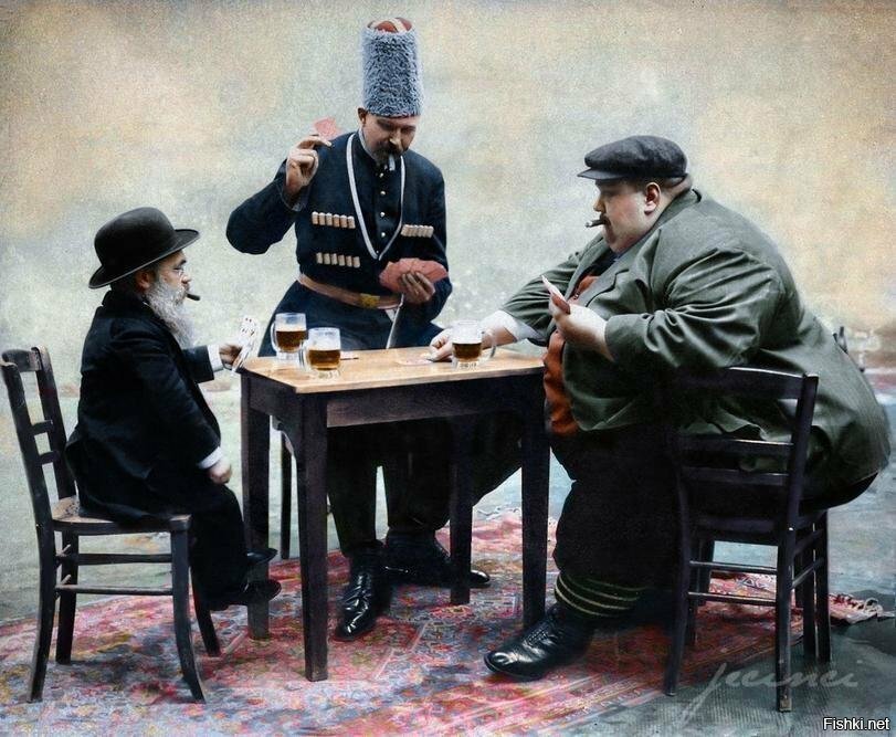 Самый высокий, самый низкий и самый толстый мужчины Европы играют в карты