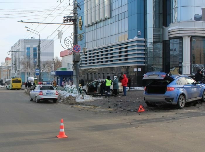 Авария дня. В Саранске из-за столкновения двух авто пострадали несколько пешеходов