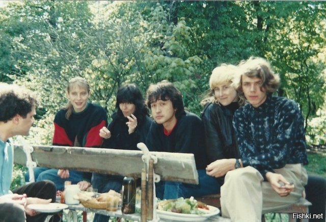 Виктор Цой с друзьями на даче Липницкого в Москве, 1980-е