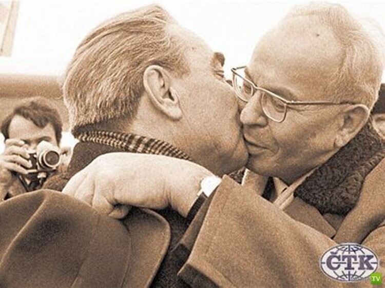 Об историческом поцелуе