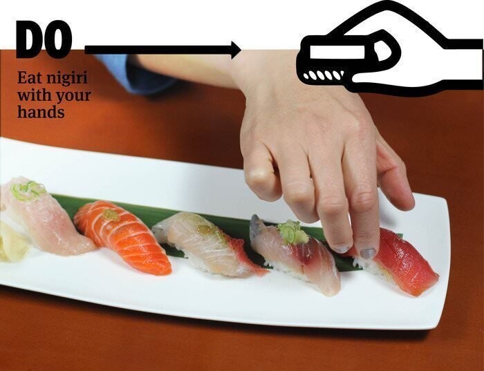 Суши нигири едят руками