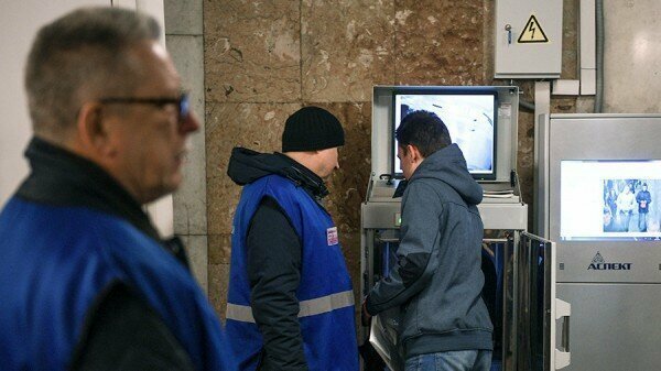 Невероятно раздражают проверки в метро!