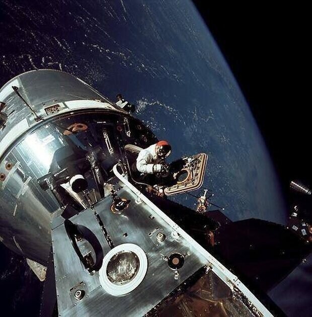 Аполлон 9, открытый космос, 1969 год.
