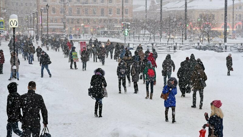 Петербургу предстоит борьба с гололедицей и липким снегом