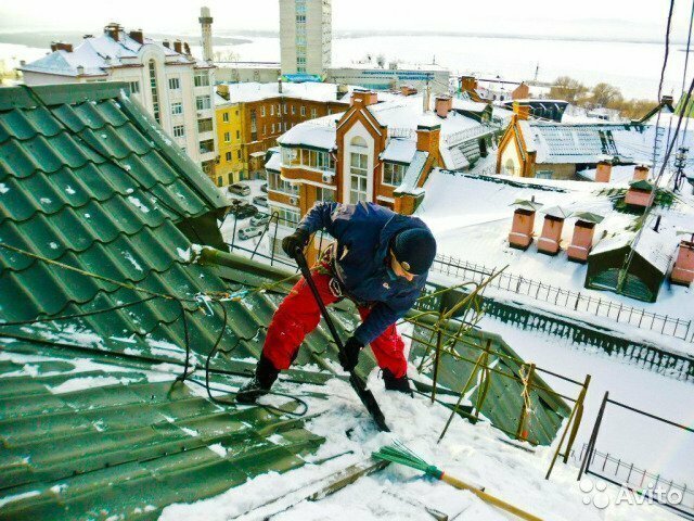 Безопасность горожан в приоритете: за неочищенные крыши в Петербурге выписан 101 штраф