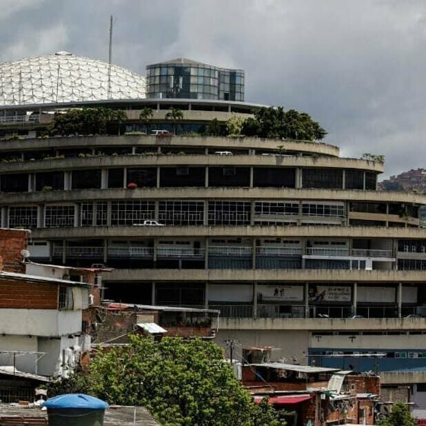 Как выглядит торговый центр в Венесуэле, ставший тюрьмой