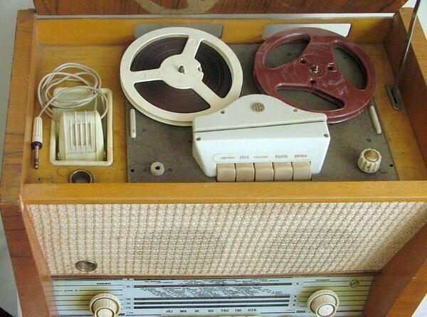 Катушечные ретро-магнитофоны Советского союза