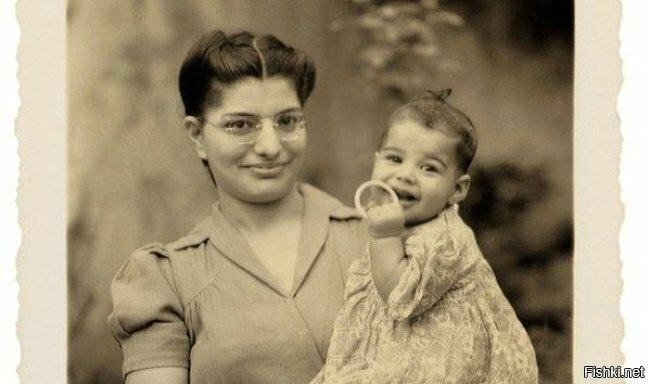 Фредди Меркьюри с мамой, 1947