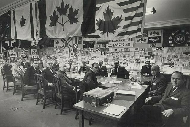 20. Комитет Канады обсуждает вопрос о новом государственном флаге, 1964 год