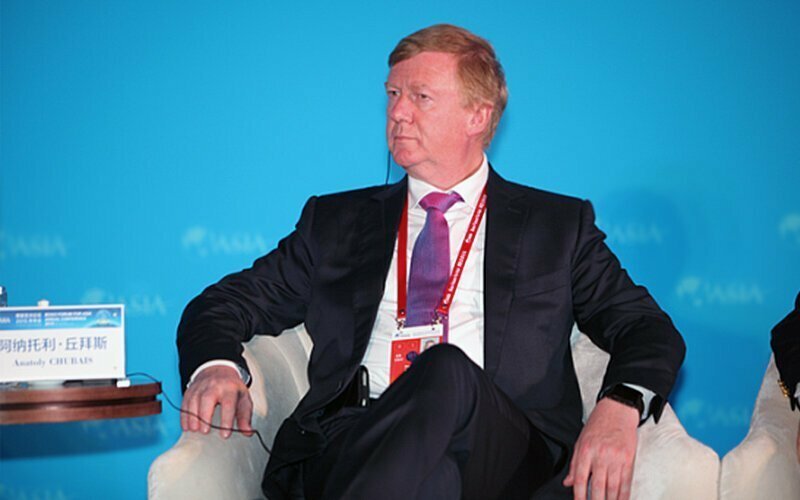 Китайский министр  Джиан Минг объяснил, почему отказался подавать руку Чубайсу