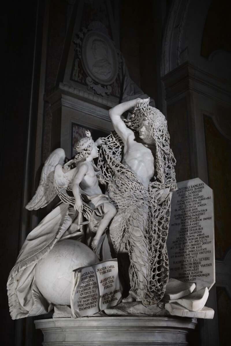 Люди не могут поверить, что сделанная итальянским мастером скульптура полностью выполнена из мрамора
