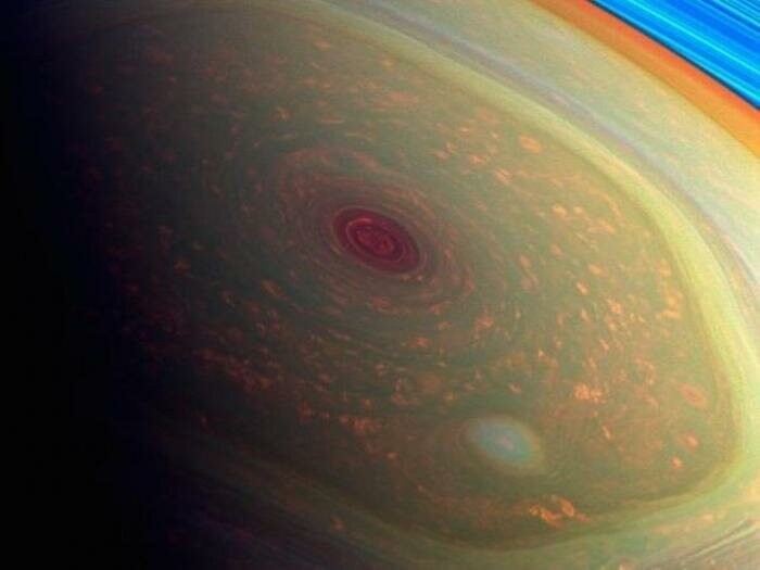 3. Шестиугольник на Северном полюсе Сатурна