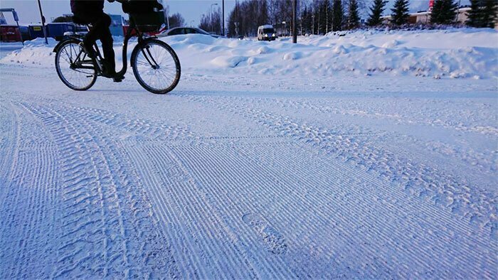 "Мы организовали ознакомительную поездку для учеников из южной Финляндии, чтобы они увидели, как ездят в школу на велосипедах в нашем городе", — пишет Пекка Тахкола