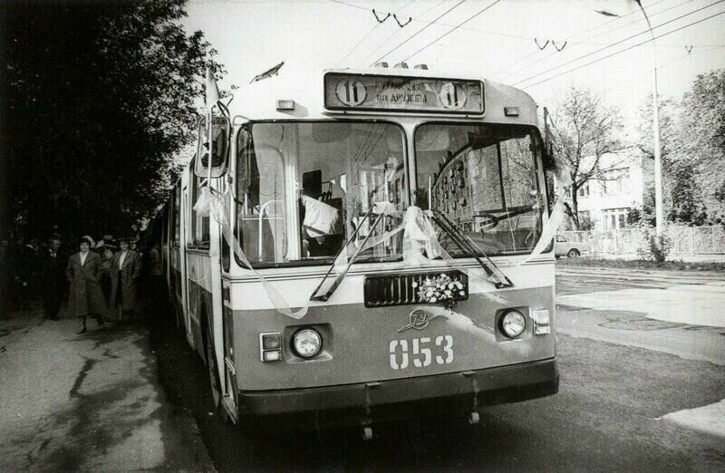 Торжественное открытие нового троллейбусного маршрута №11, Пермь, 1995 год.   
