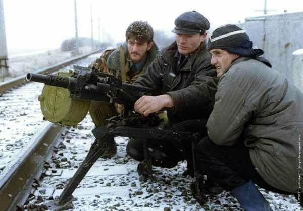 Чеченские боевики под Ачхой-Мартаном, декабрь 1994 г