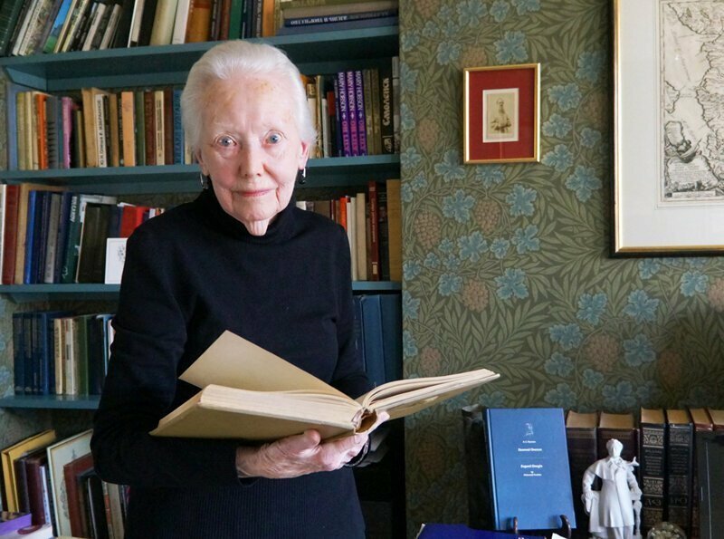 90-летняя британка Мэри Хобсон переводит полное собрание сочинений Пушкина