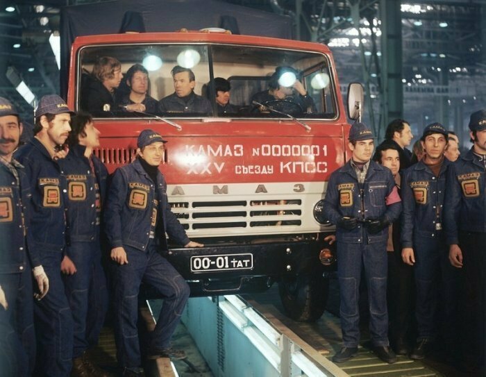 16.02.1976 с конвейера автозавода «КамАЗ» сошёл первый грузовик КамАЗ-5320, в девичестве американский International COF-220.