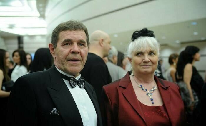 В 2015 году у Булдакова нашли рак, но он смог от него излечиться во многом благодаря поддержке жены