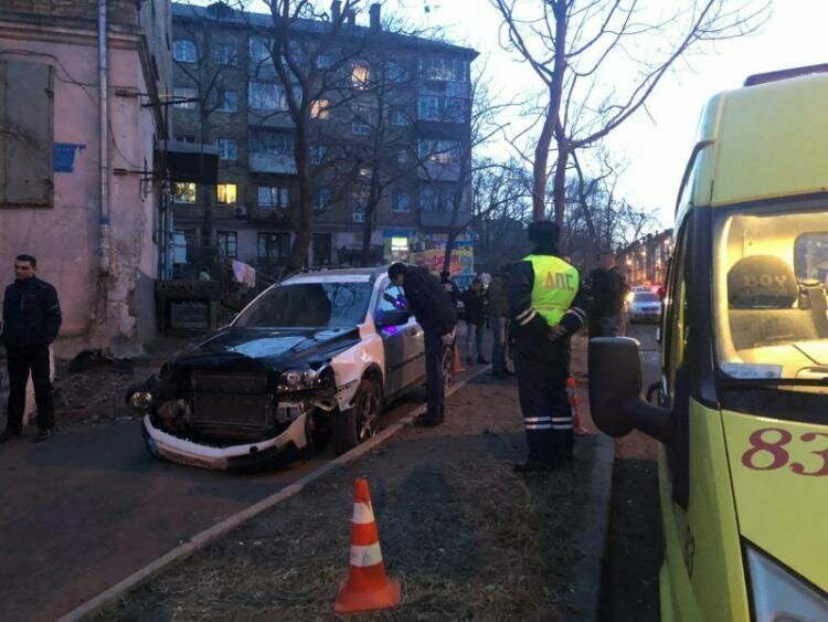 Отец семейства получил травмы и остался жив, женщина и мальчик 2017 года рождения умерли в больнице.