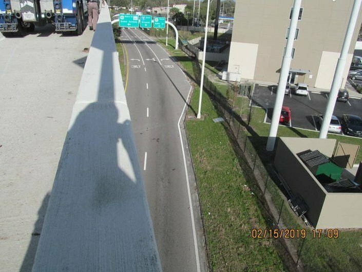 Во Флориде мотоциклист погиб после падения с эстакады
