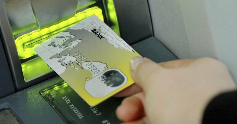 С банковских карт россиян стали чаще воровать деньги