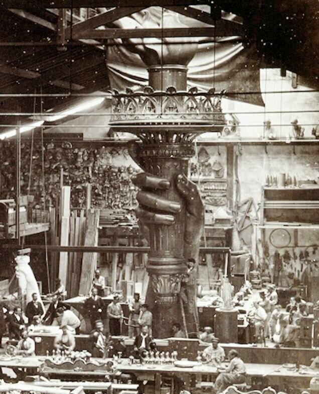 Статуя Свободы (Нью-Йорк), задумана  в конце 1860-х годов, в разобранном виде перевезена в США в 1885 году