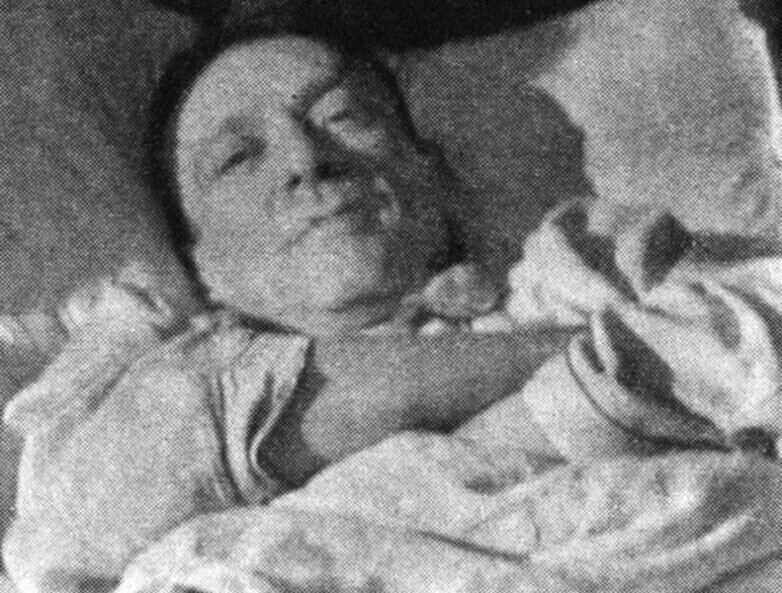 13.02.1940 Михаил Булгаков вносит последнее изменение в роман «Мастер и Маргарита». Через две недели писатель скончался.