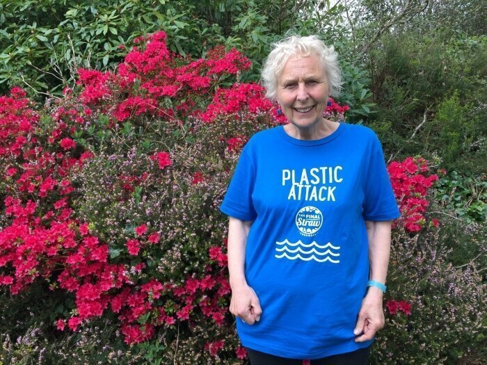 В 2018 году эта 70-летняя женщина очистила от мусора 52 пляжа