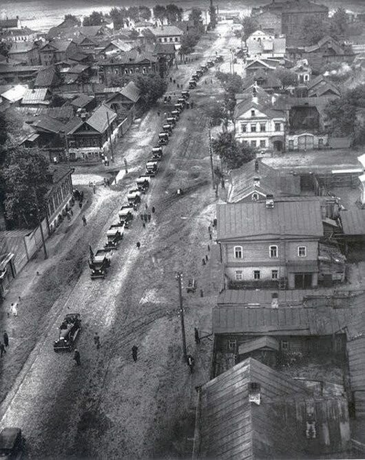 Первые машины Горьковского автозавода едут в Москву 1930-е гг.