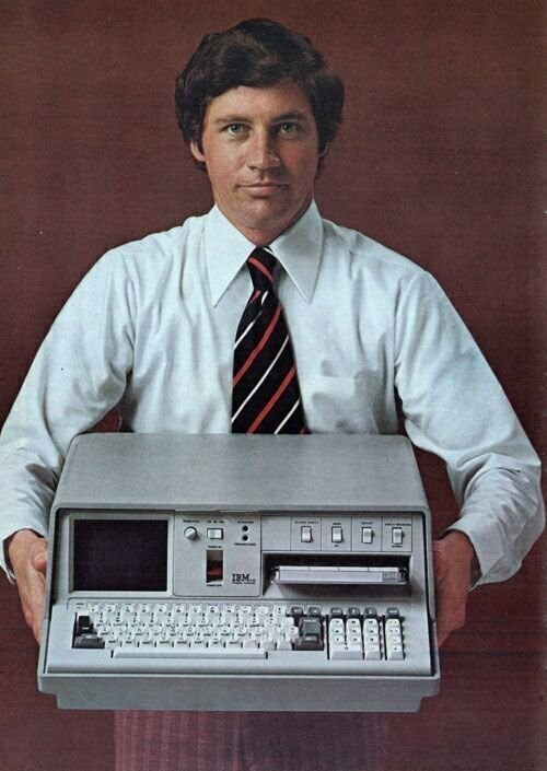 Портативный компьютер IBM 5100 образца 1975 года. Оперативка целых 16 килобайт. США. 