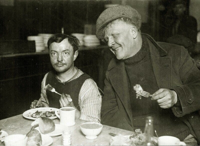 Фёдор Шаляпин в столовой для бедных. США, Нью-Йорк, 1930-е годы.