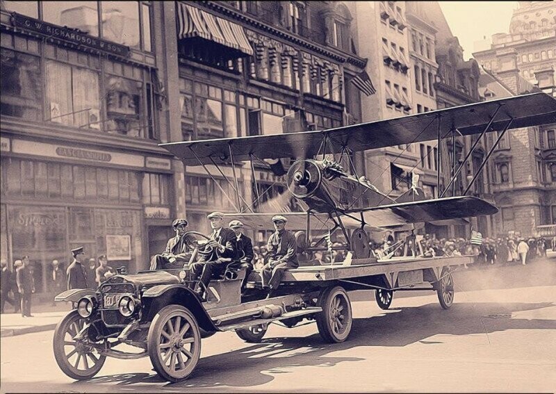 На параде. США,1920-е