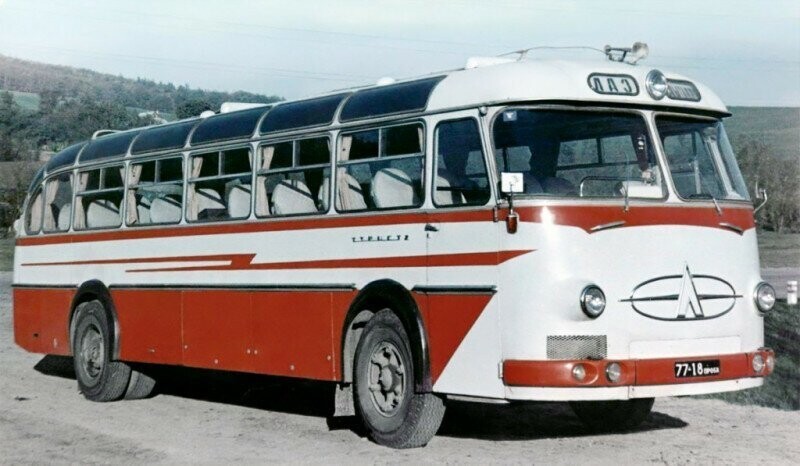 ЛАЗ-699А (1964-го года) - первая серийная модификация междугородного автобуса большого класса.
